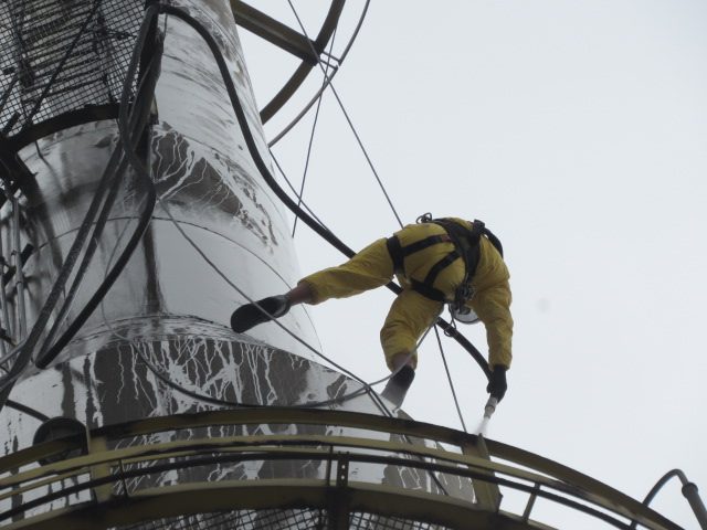 Jateamento de chaminé — acesso por cordas